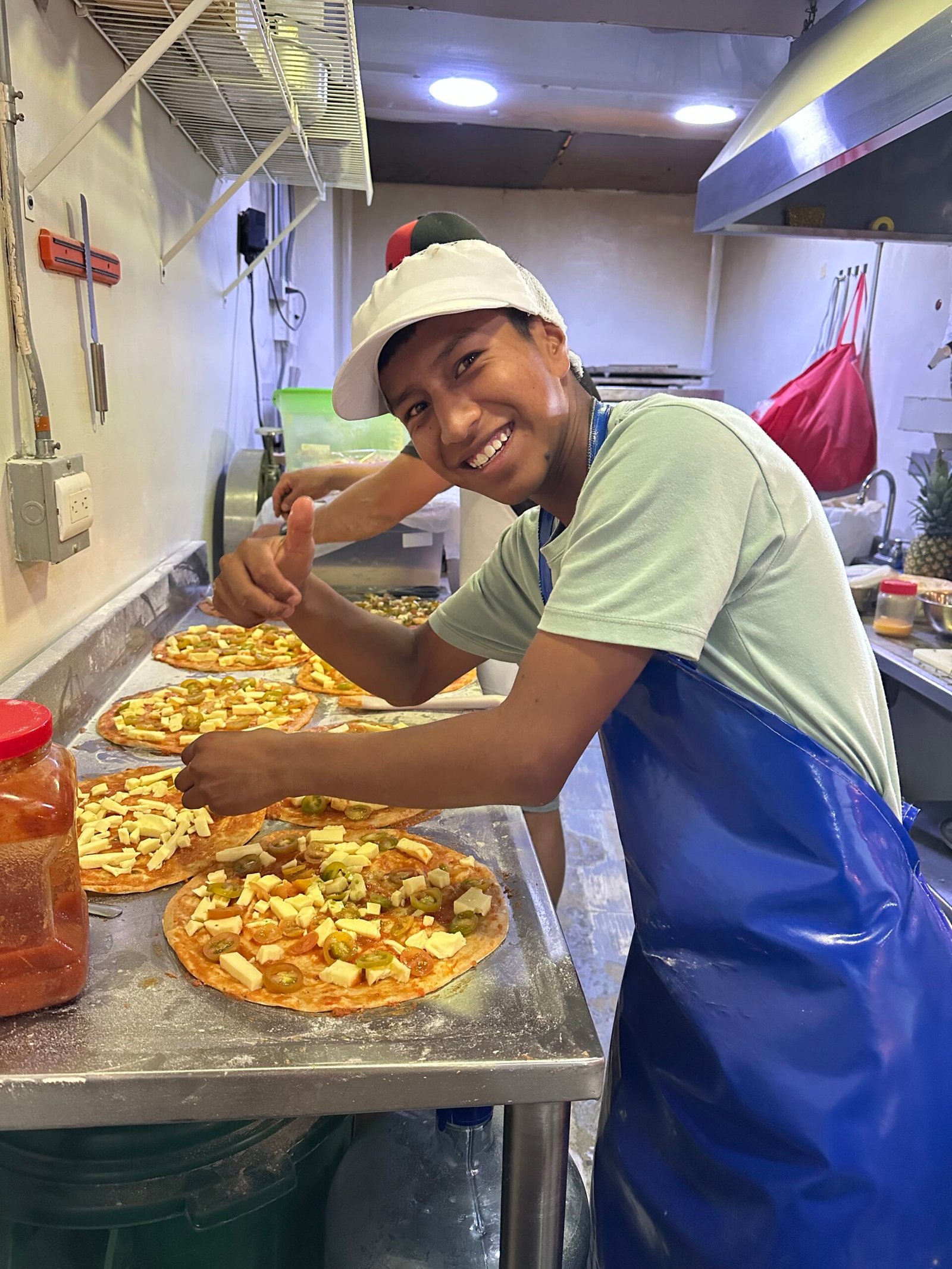 Deivin preparing food in the kitchen at Dulce Amazónica